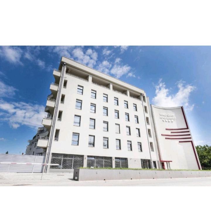 Wing Club Dajana Aparthotel Jagodina Bagian luar foto