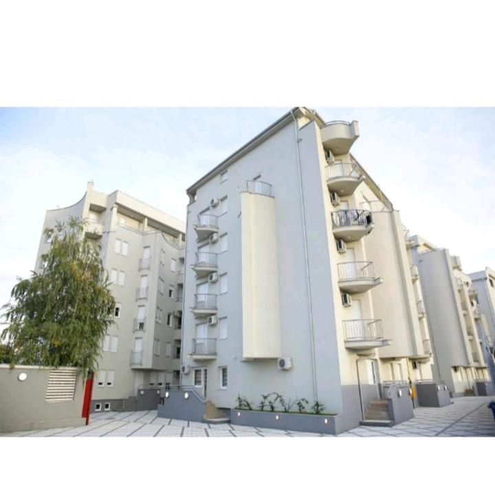 Wing Club Dajana Aparthotel Jagodina Bagian luar foto